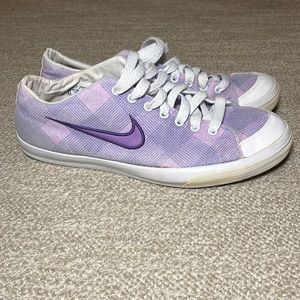 Purple Nike tennis shoes